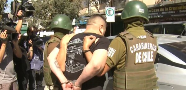 Operativos policiales: Allanamiento a desarmadurías termina con al menos tres detenidos en sector de 10 de Julio