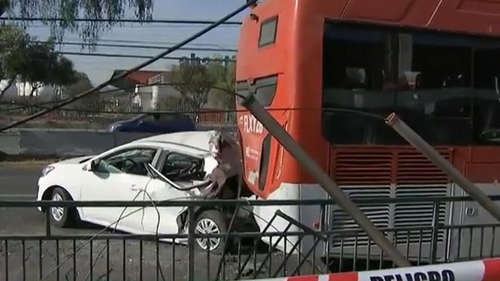 Distracción con celular provocó tragedia: Niño de tres años fallece en grave accidente de tránsito en Maipú
