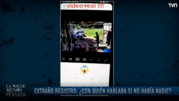 Extraño registro: Grabó a un trabajador hablando con un cliente que no existía
