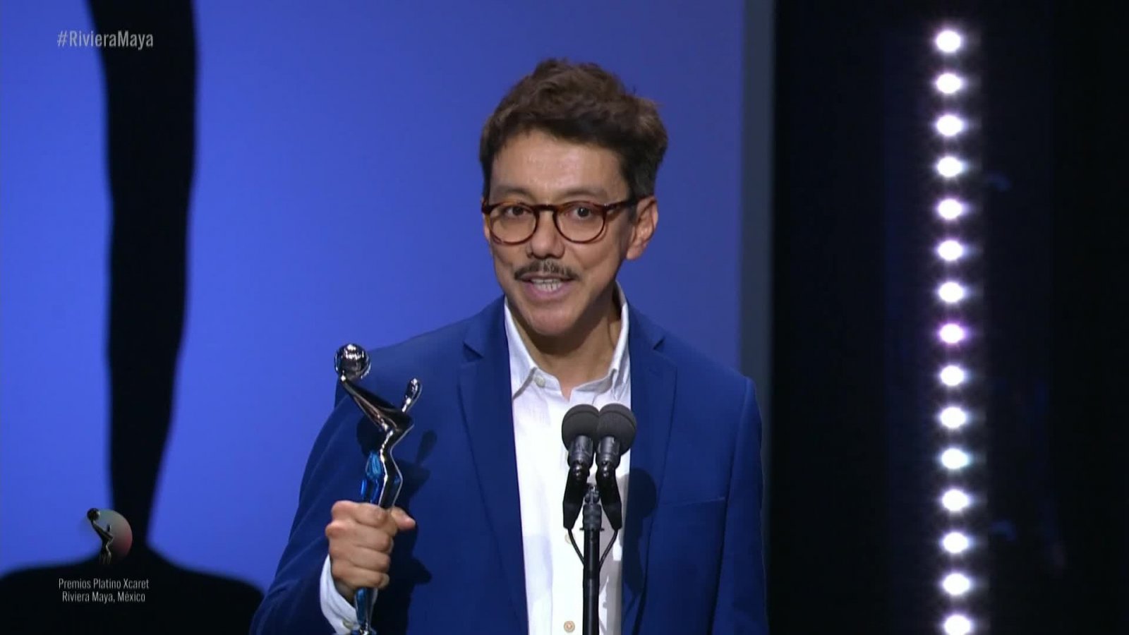 "El Conde" brilla en los Premios Platino
