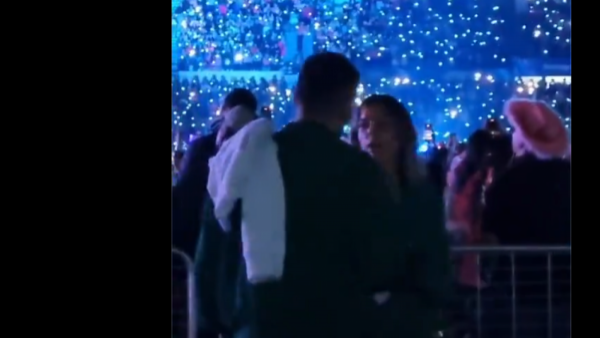 <p>"Se sintió media incómoda": Jorge Valdivia tras supuesta pelea con Maite Orsini en concierto de Karol G</p>