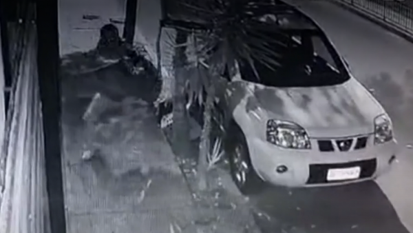 Cámaras de seguridad captaron los hechos: Carabinero en retiro balea a motochorro en Maipú
