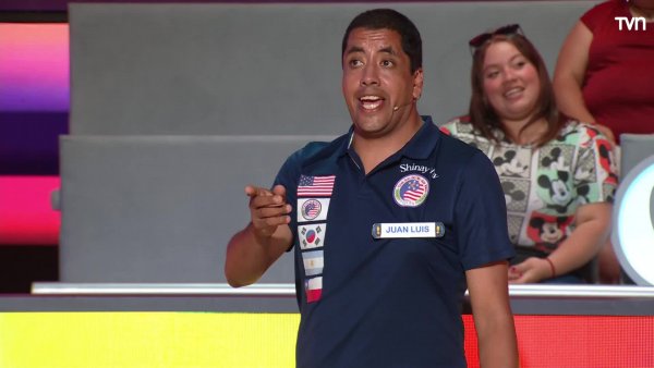 Imitación de el "Gorrión de Conchalí" se toma Ahora Caigo
