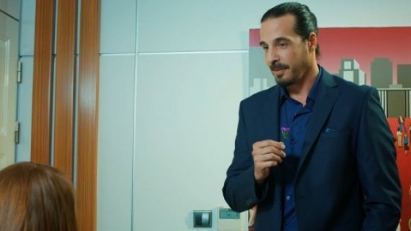 Amor en Juego - T1E110 | La invitación de Denis
