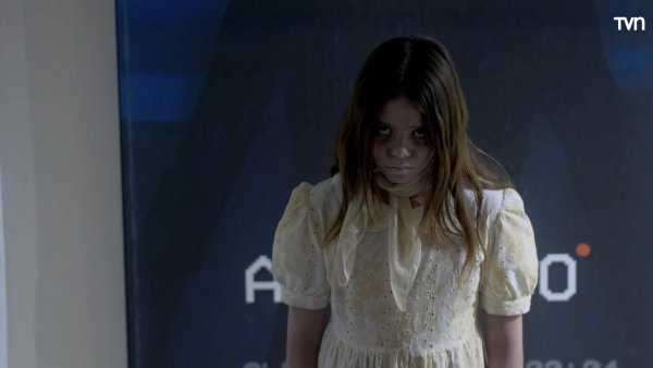Catherine se atreve a seguir a la misteriosa niña
