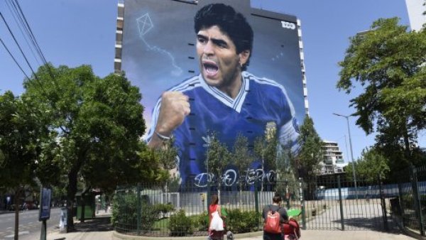 Hijos de Maradona piden trasladar el cuerpo del '10' a un memorial
