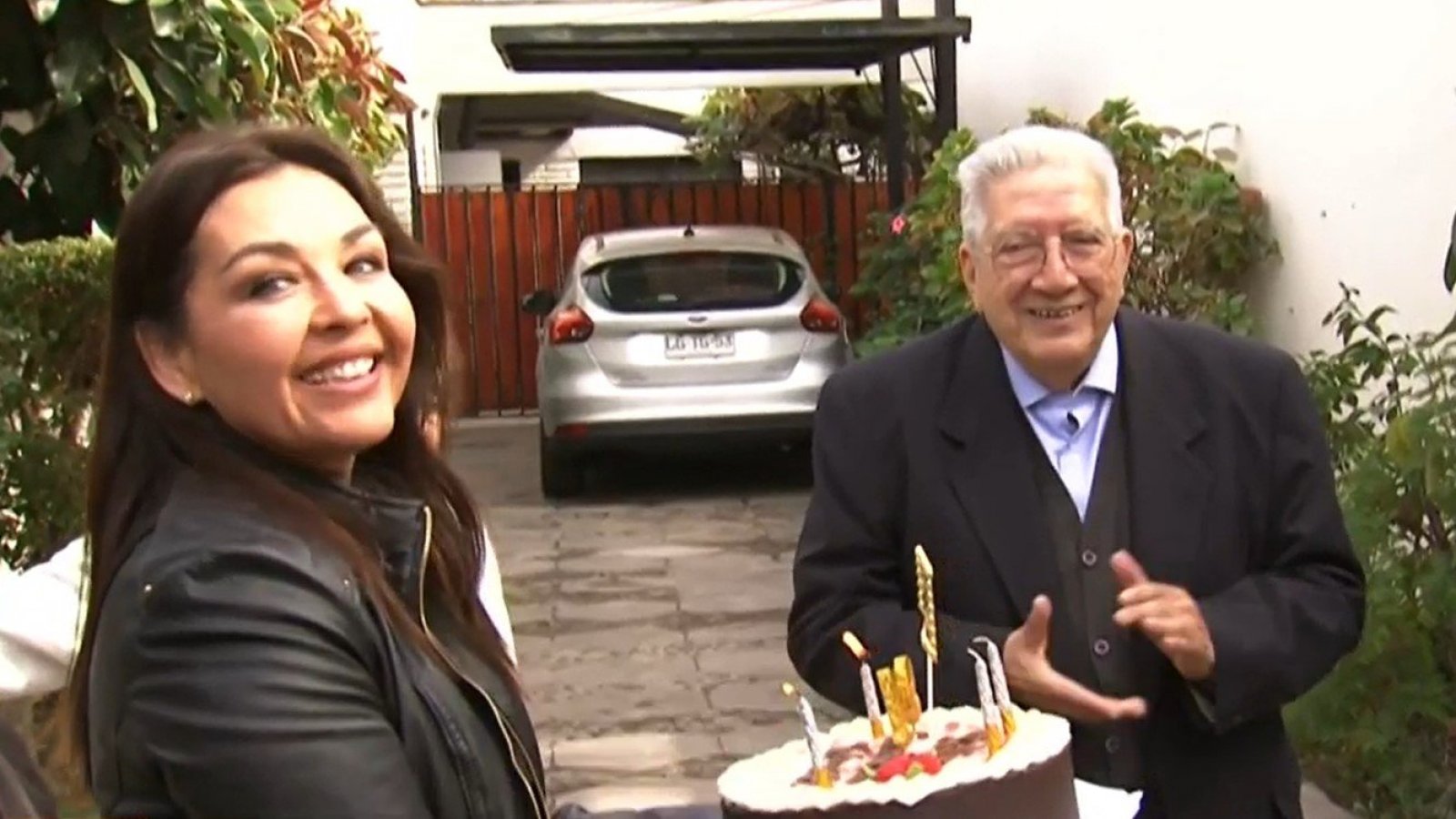 Músicos sorprenden al tío Valentín Trujillo en el día de su cumpleaños
