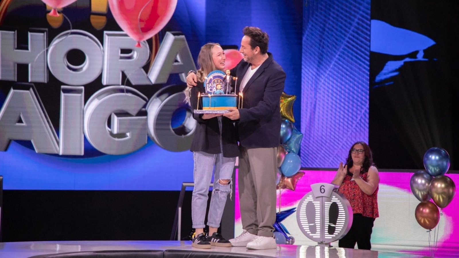 Hermoso momento: hija de Daniel Fuenzalida lo sorprende en su cumpleaños
