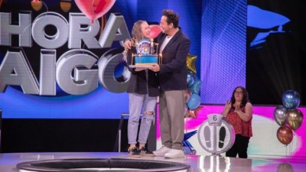 Hermoso momento: hija de Daniel Fuenzalida lo sorprende en su cumpleaños
