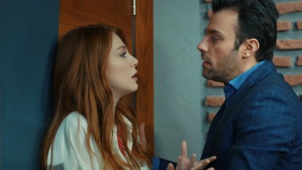 La suspicacia de Defne: Así fue el momento de "Amor en Juego"
