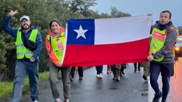 Madre de Tomás Ross lleva 9 días de caminata para reunir $3.500 millones