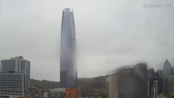 ¡Se largó! Las primeras postales de la lluvia en Santiago
