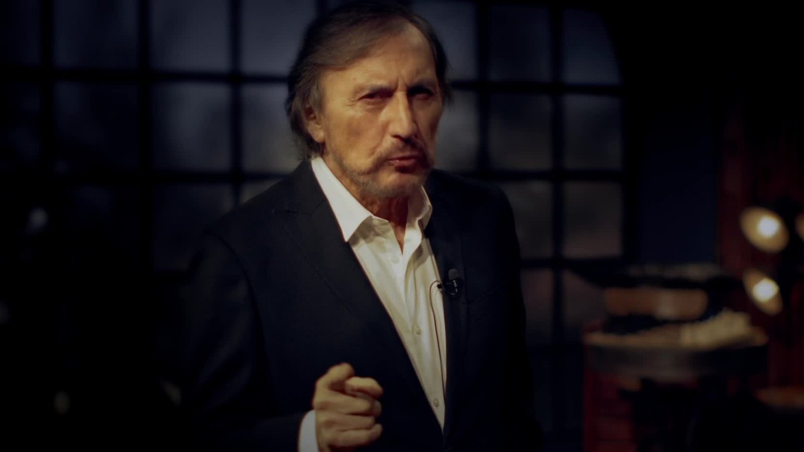 Carlos Pinto presenta “Alguien me busca”
