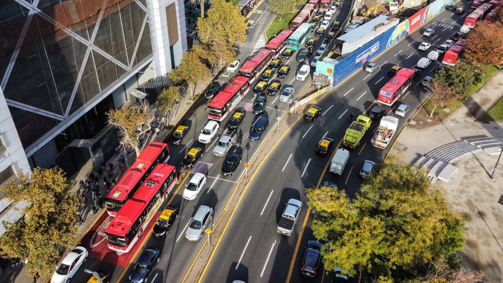 ¡Chatos y sin información! Molestia absoluta en pasajeros por falla de Metro
