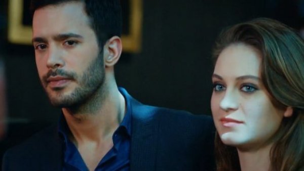 Amor en Juego - T1E122 | Rumores en la prensa
