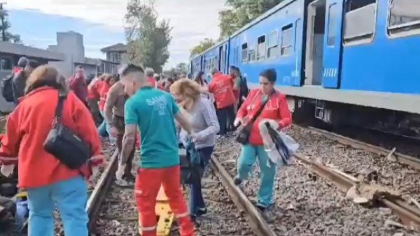 "Estamos vivos de milagro": Los impactantes registros del choque de trenes en Buenos Aires
