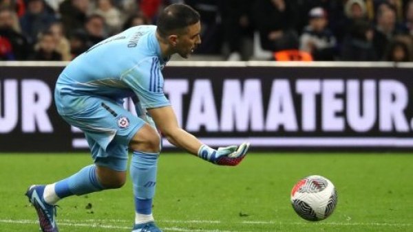 Claudio Bravo sumó a su primer interesado tras anunciar su salida del Betis