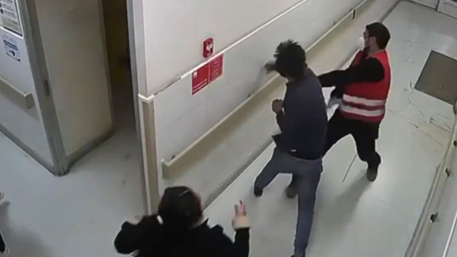 Denuncian grave agresión al interior de Cesfam en Paine
