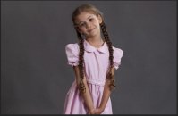 Elif es una niña alegre e inocente, siempre ha creído en la bondad de las personas, a pesar de haber sido víctima de muchos malos tratos. Adora a su madre por encima de todo. Ignora que Kenan es su padre.