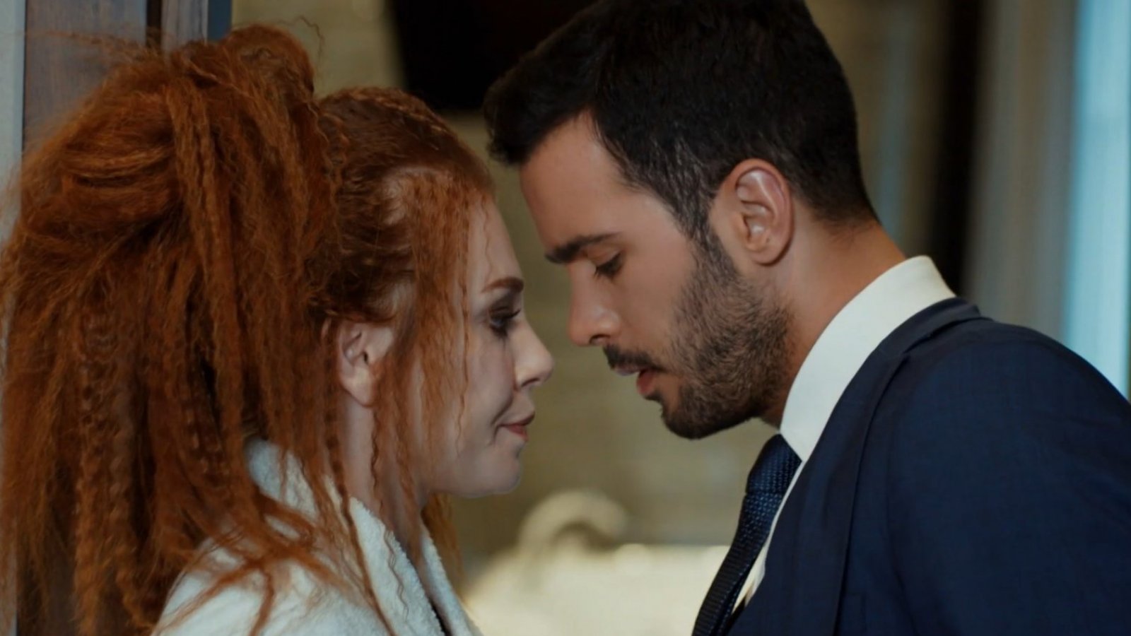 Amor en Juego - T1E124 | Otra escena de celos de Defne
