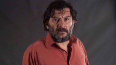 Veysel es el esposo de Melek. Es un hombre cruel y violento que la golpea a ella y humilla a Elif. Desperdicia fuertes sumas de dinero apostando.