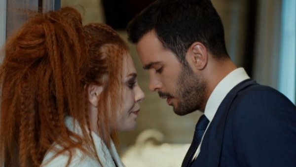 Amor en Juego - T1E124 | Otra escena de celos de Defne
