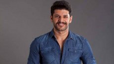 Selim es el hermano menor de Kenan, un joven atractivo y de buen corazón. Tiene gran miedo al compromiso hasta que se enamora de Zeynep.