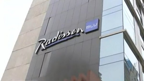Mujer fallece tras caída de ascensor en hotel en Las Condes
