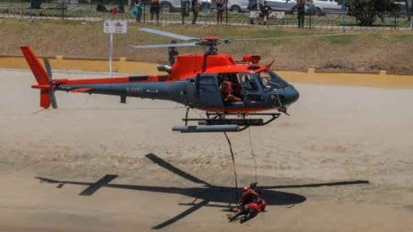 Funcionaria de la Armada cae desde helicóptero durante entrenamiento
