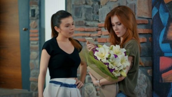 Amor en Juego - T1E126 | Flores para Defne
