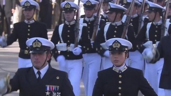 Así comenzó el desfile en el día de "Las Glorias Navales"

