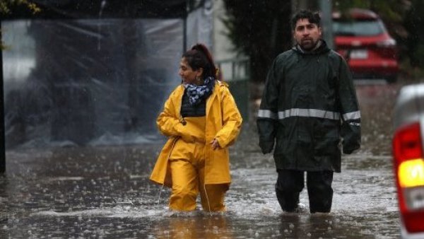 Balance: 8 mil clientes sin electricidad y casas inundadas en Quilicura
