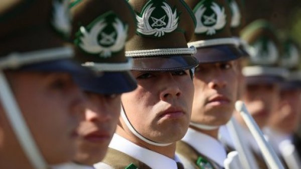 Detienen a 12 carabineros por cohecho, tráfico de drogas y apremios ilegítimos
