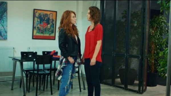 Amor en Juego - T1E130 | Defne enfrenta a Fikret
