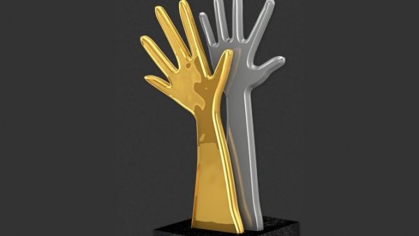 La cerrada disputa por el trofeo de "artista del público" en los Premios Pulsar 2024: Votación sigue abierta
