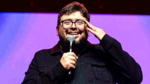 "El humor es terapéutico": Luis Slimming volvió a los escenarios tras muerte de su madre
