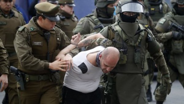 Insólito: hizo "lanzazo" en pleno procedimiento policial y fue detenido a los minutos en la Alameda
