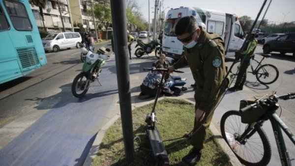 Las Condes comenzará a multar por mal uso de scooters eléctricos
