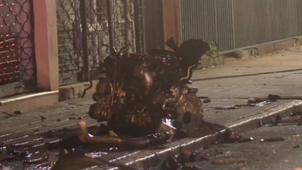 ¡Impactantes imágenes! Motor de auto sale eyectado por violento choque en Providencia
