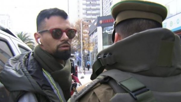 "No respeto ni a mi propia madre": Extranjero reacciona violentamente en fiscalización vehicular en Santiago
