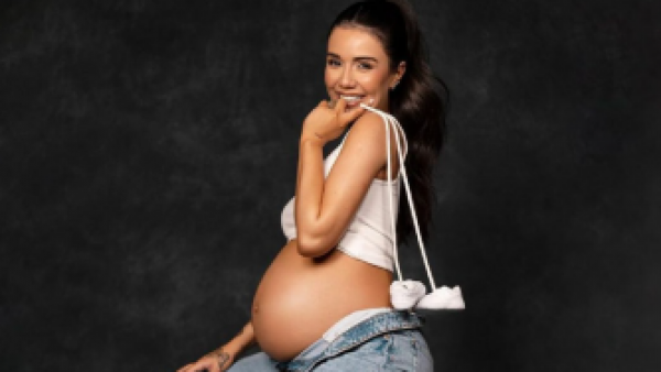 Steffi Méndez da pistas del nombre de su hijo con emotivas postales
