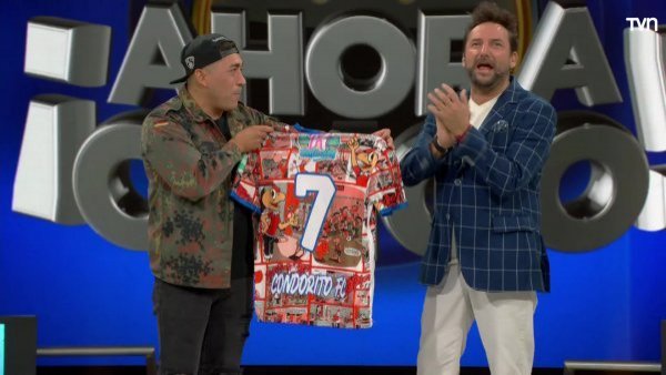 "Me dejaste plop": líder sorprende a Daniel Fuenzalida con inesperado regalo
