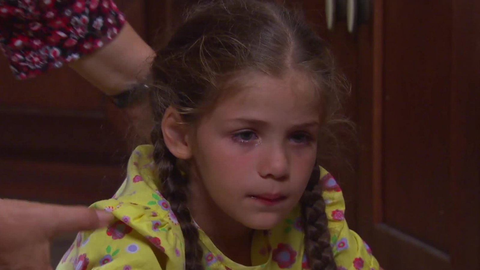 "¿Cómo puedes ponerla a hacer eso?": Mira el momento de "Elif"
