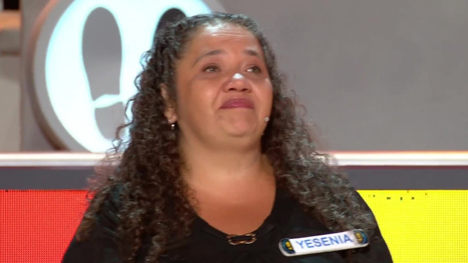 La emoción de participante al escuchar las palabras de su hijo
