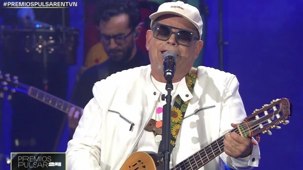 Joe Vasconcellos abrió los Premios Pulsar 2024
