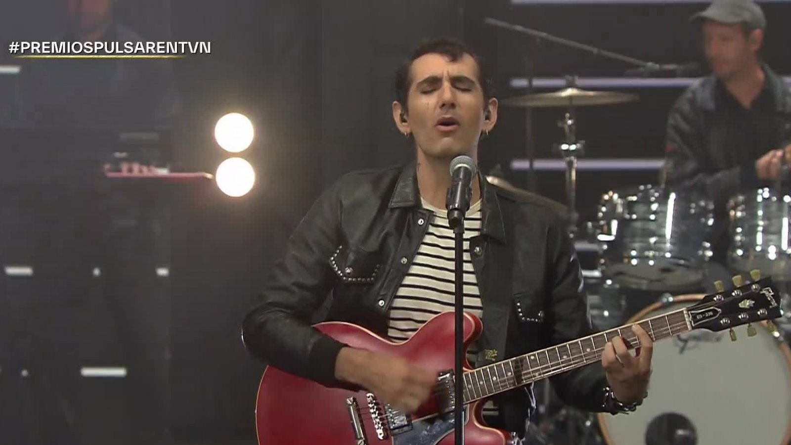 Revive la presentación de Alex Anwandter en los Premios Pulsar 2024
