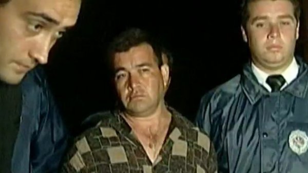 Tras confesar dos nuevos homicidios: PDI realiza peritajes en casa de Hugo Bustamante
