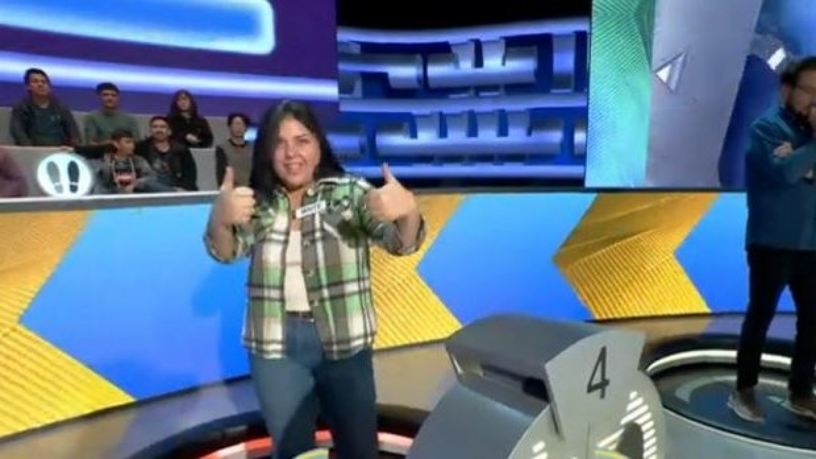 "Mi pololo es Batman": participante manda particular saludo antes de caer
