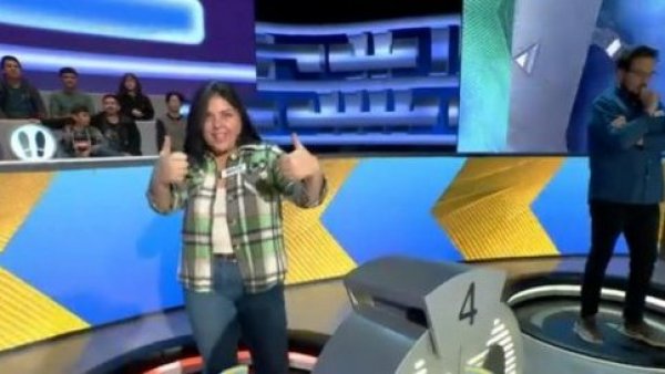 "Mi pololo es Batman": participante manda particular saludo antes de caer
