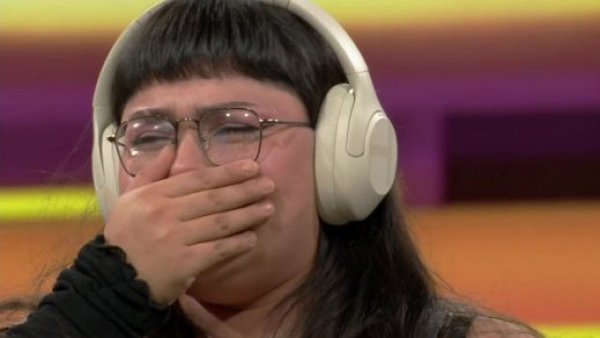 "Esto es para una terapia": Finalista se emociona hasta las lágrimas tras ganar mitad del premio
